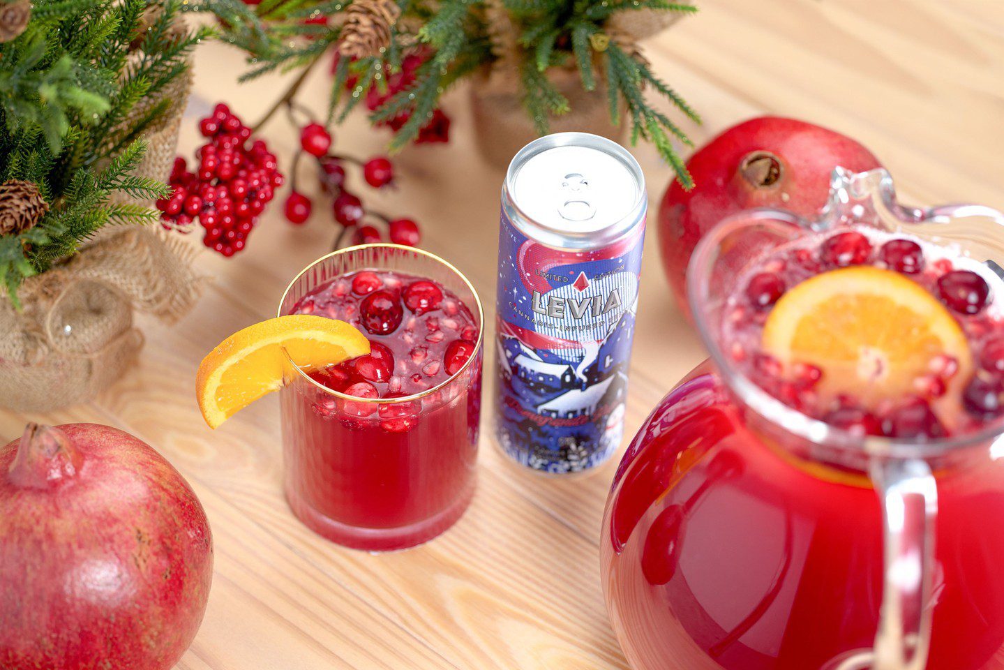 Kick your New Year's celebration up with LEVIA Pomegranate Punch!
: @craigcapellophotography